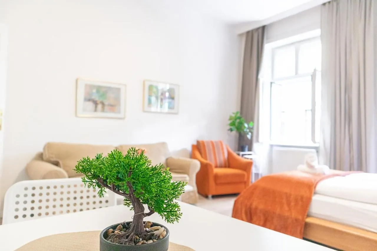 Gorgeous 2Br Apt. Central Located And Spacious Vienna Apartment