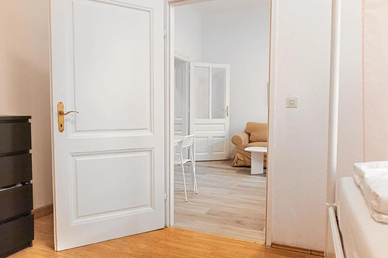 Gorgeous 2Br Apt. Central Located And Spacious Vienna Apartment