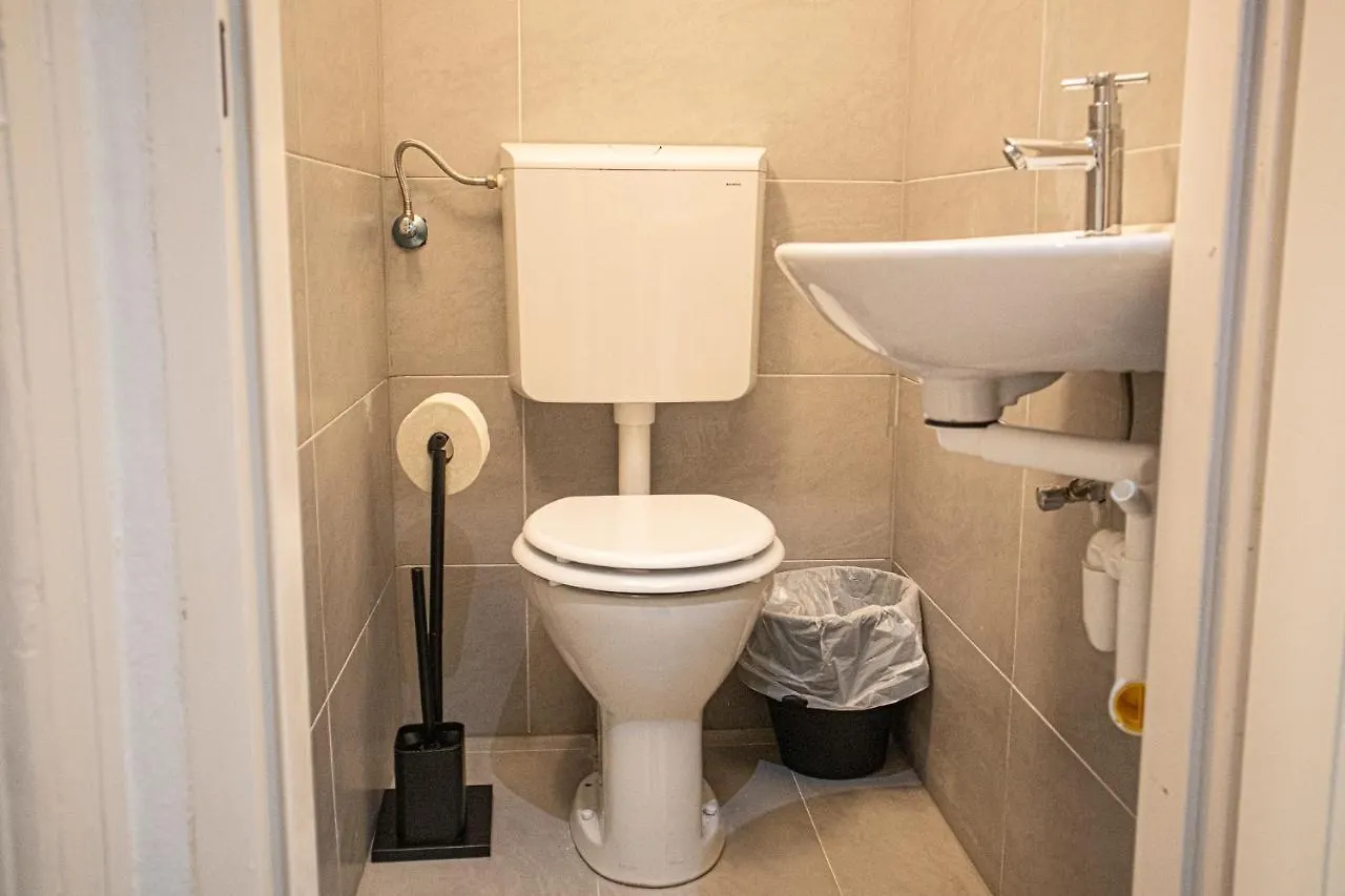 Gorgeous 2Br Apt. Central Located And Spacious Vienna Apartment