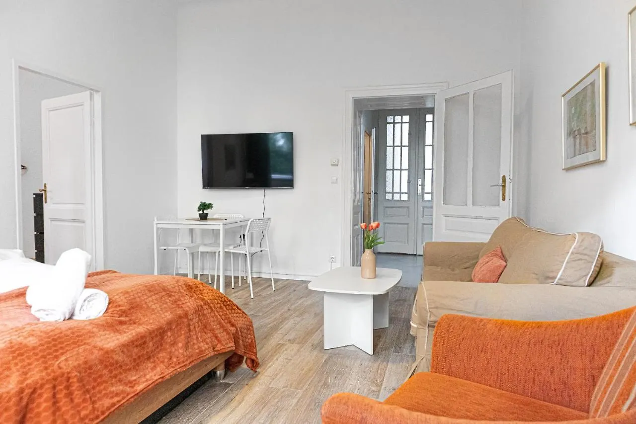 Gorgeous 2Br Apt. Central Located And Spacious Vienna Apartment