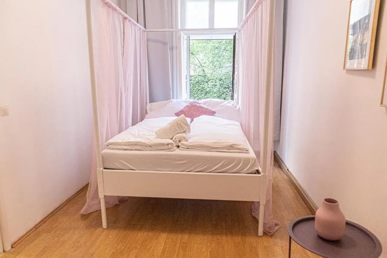 Gorgeous 2Br Apt. Central Located And Spacious Vienna 0*,  Austria